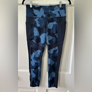 LIKE NEW Athleta Blue Camouflage Side Zip Pockets Cropped Leggings Size SP